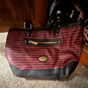 Women’s purse gently used.